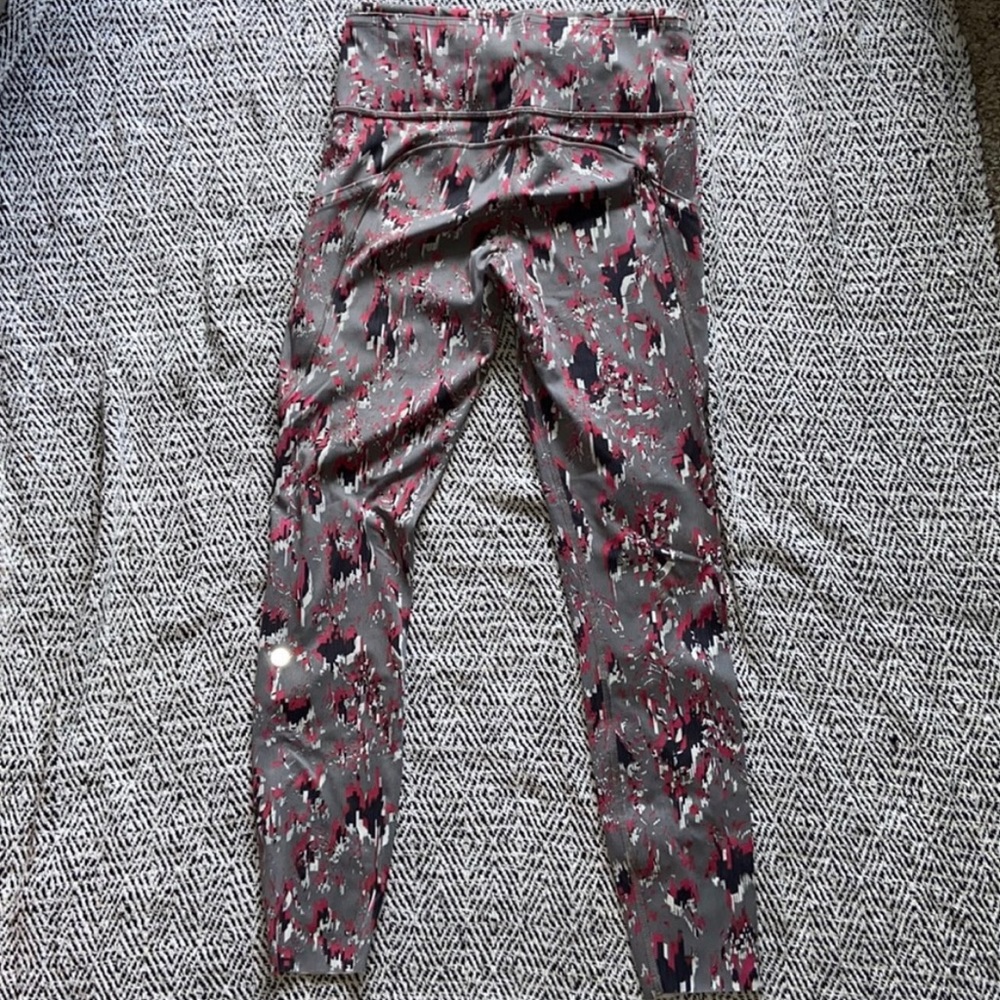 Lululemon fast and Free HR 25 NWOT size 6